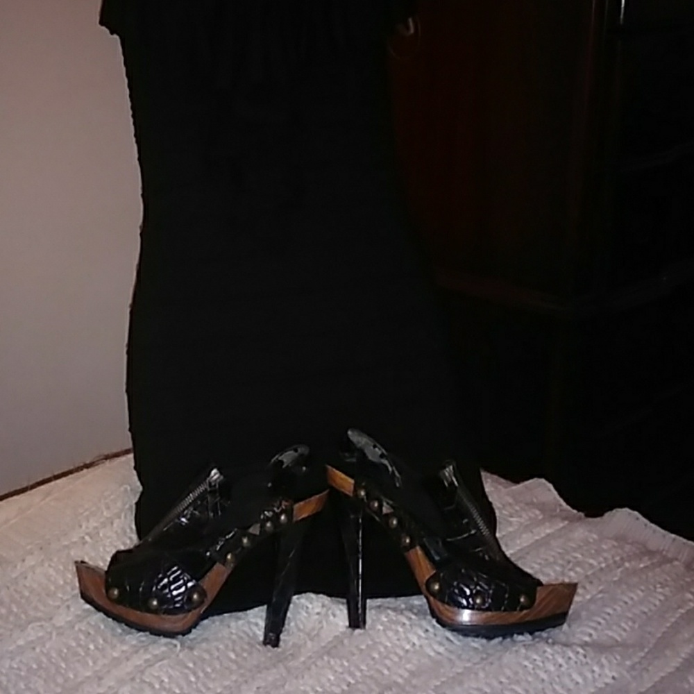 Faux Croc & Studs Zipper Front Peep Toe Heels